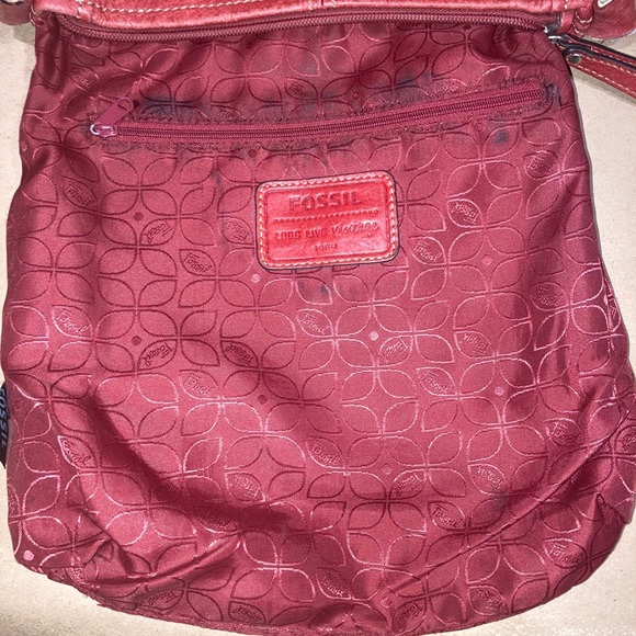Clearance 🛍 Large red fossil crossbody. - Picture 9 of 10